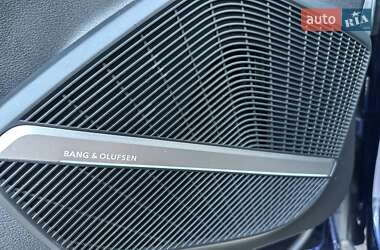 Внедорожник / Кроссовер Audi SQ5 2017 в 