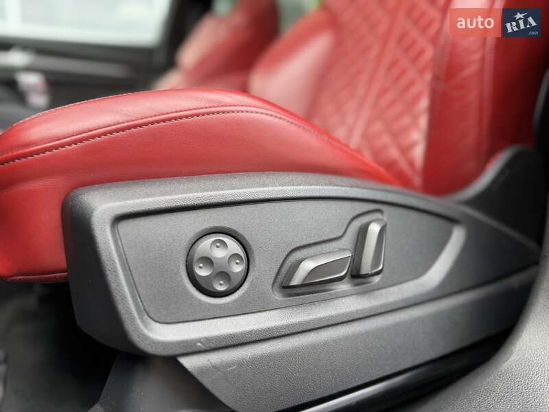 Внедорожник / Кроссовер Audi SQ5 2018 в Киеве