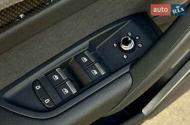 Внедорожник / Кроссовер Audi SQ5 2024 в 