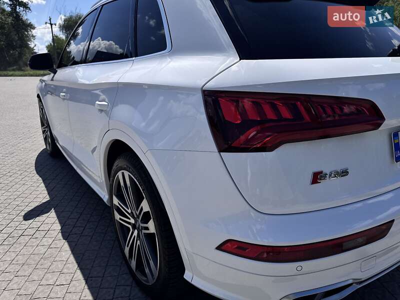 Внедорожник / Кроссовер Audi SQ5 2017 в Полтаве