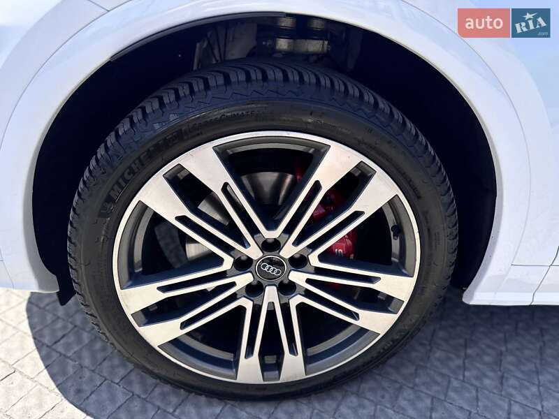 Внедорожник / Кроссовер Audi SQ5 2017 в Полтаве