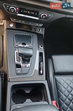 Внедорожник / Кроссовер Audi SQ5 2018 в 