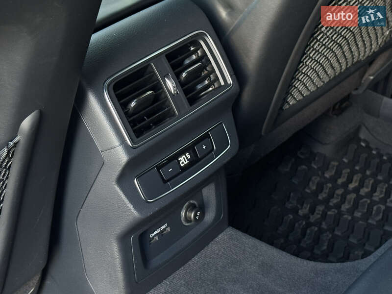 Внедорожник / Кроссовер Audi SQ5 2019 в Киеве