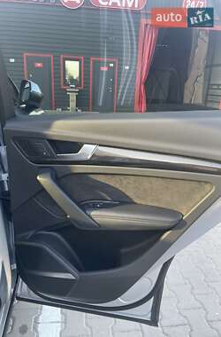 Внедорожник / Кроссовер Audi SQ5 2019 в 