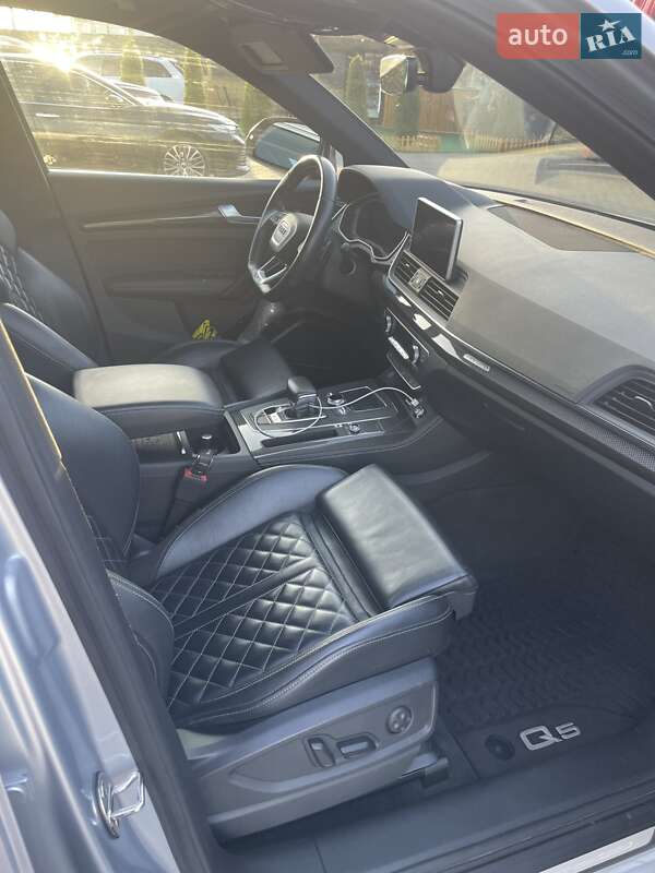 Внедорожник / Кроссовер Audi SQ5 2019 в Киеве
