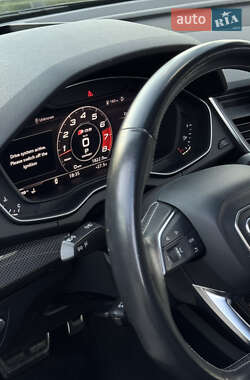 Внедорожник / Кроссовер Audi SQ5 2017 в 