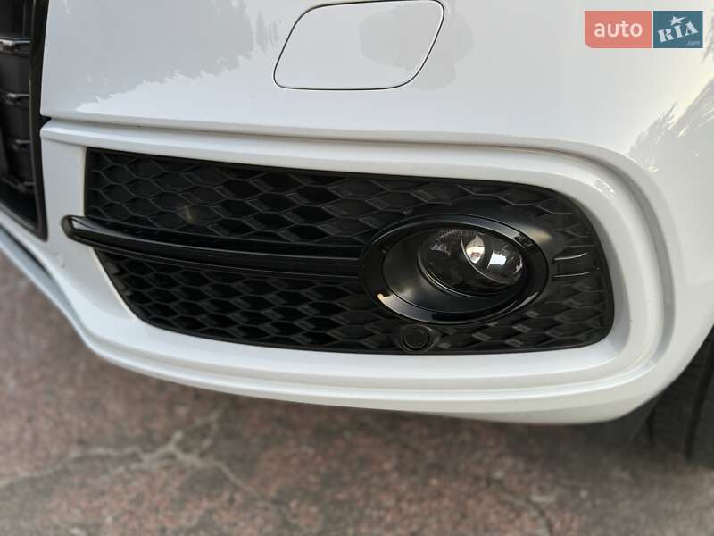 Внедорожник / Кроссовер Audi SQ5 2015 в Киеве
