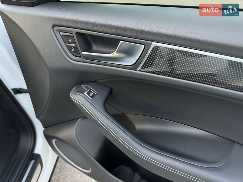 Внедорожник / Кроссовер Audi SQ5 2015 в Киеве