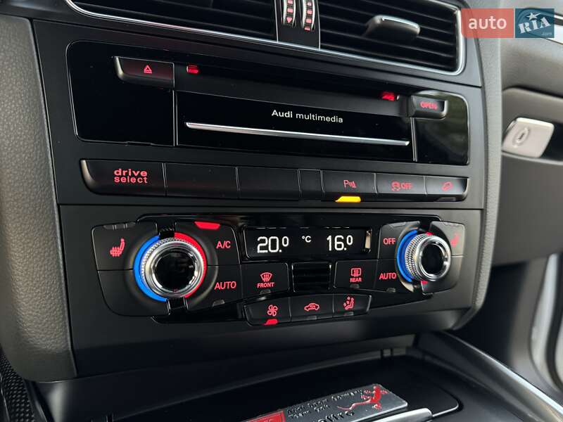 Внедорожник / Кроссовер Audi SQ5 2015 в Киеве