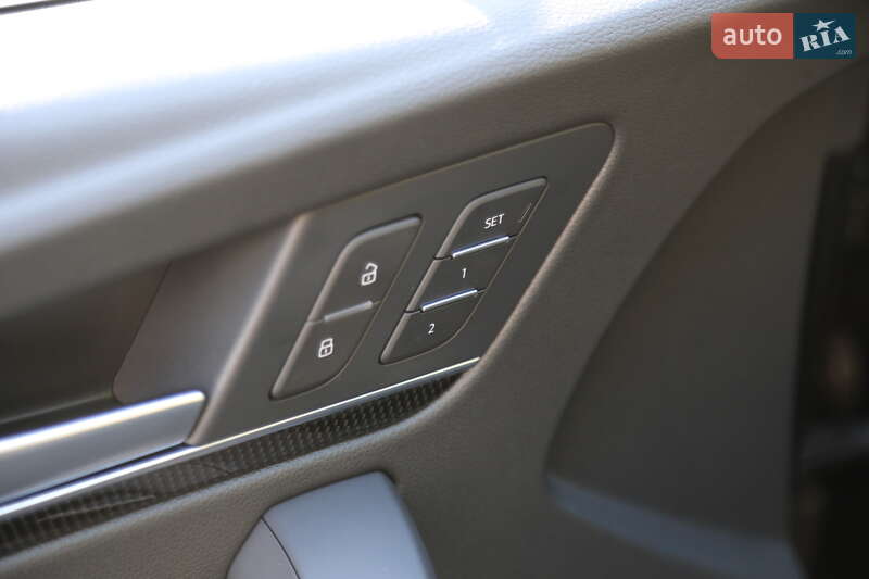 Внедорожник / Кроссовер Audi SQ5 2022 в Харькове