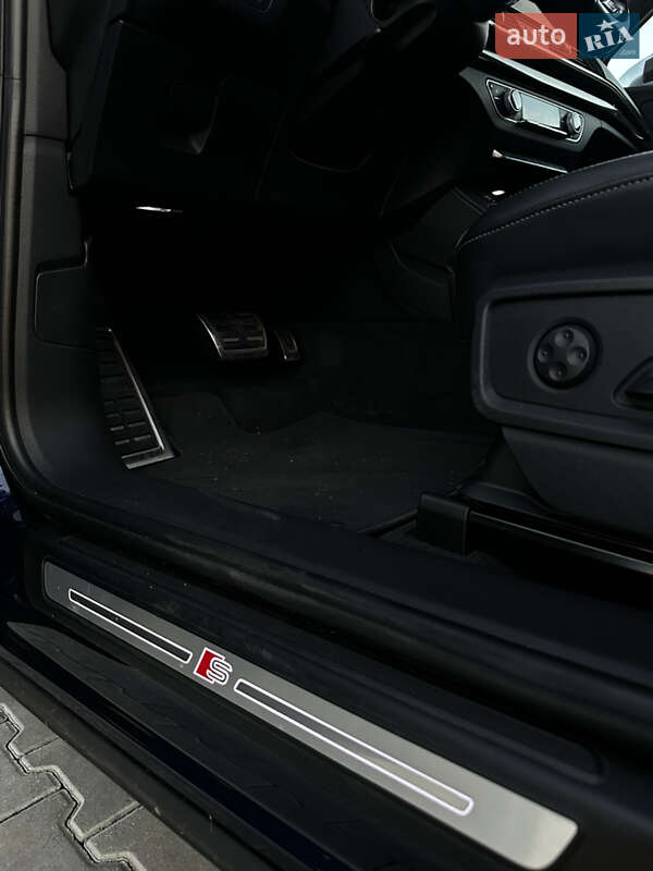 Внедорожник / Кроссовер Audi SQ5 2017 в Стрые