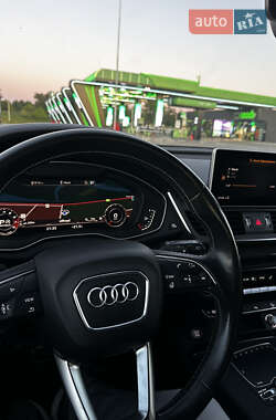 Внедорожник / Кроссовер Audi SQ5 2017 в 