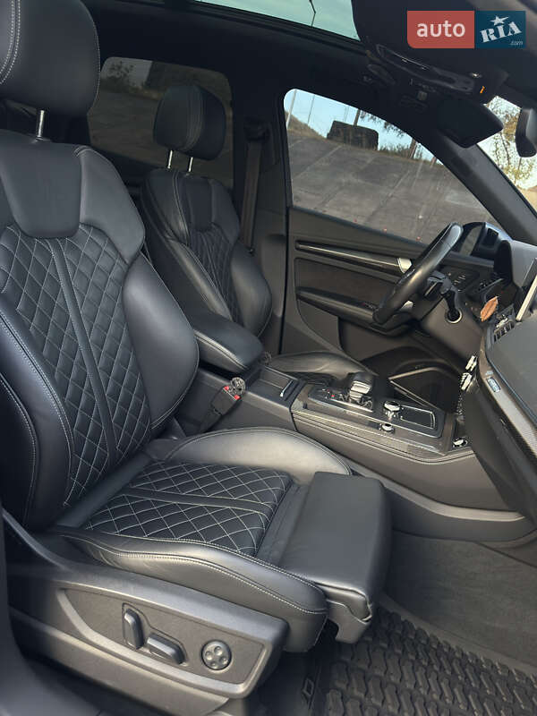 Внедорожник / Кроссовер Audi SQ5 2017 в Киеве