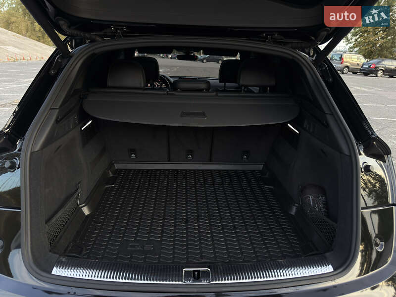 Внедорожник / Кроссовер Audi SQ5 2017 в Киеве