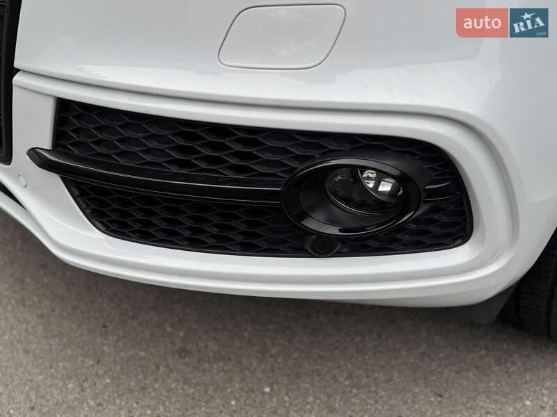 Внедорожник / Кроссовер Audi SQ5 2015 в Киеве