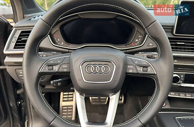 Внедорожник / Кроссовер Audi SQ5 2017 в 