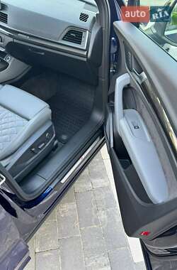 Внедорожник / Кроссовер Audi SQ5 2017 в 