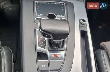 Внедорожник / Кроссовер Audi SQ5 2017 в 