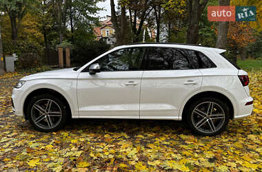 Позашляховик / Кросовер Audi SQ5 2019 в  фото 12 Позашляховик / Кросовер Audi SQ5 2019 в