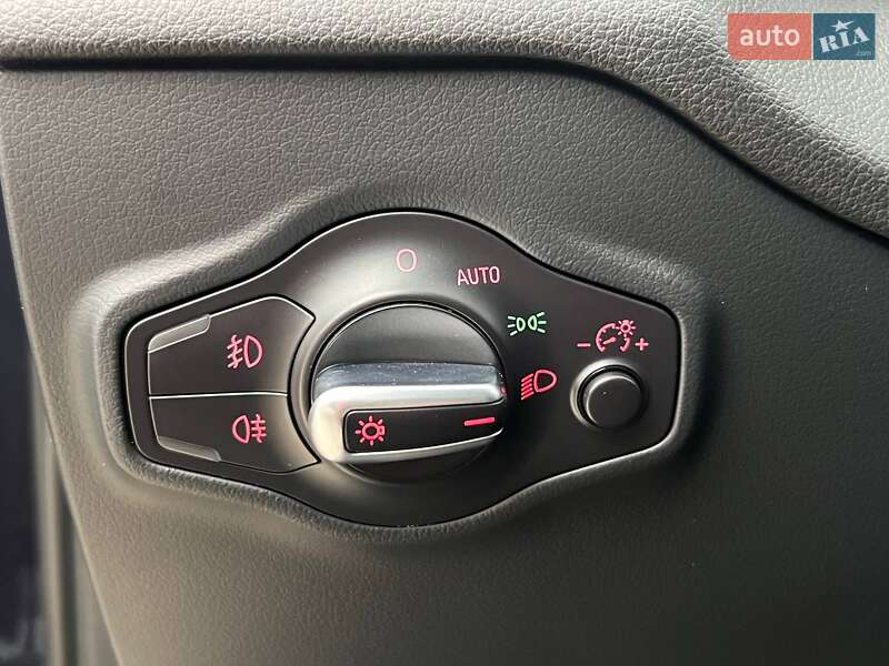 Внедорожник / Кроссовер Audi SQ5 2015 в Киеве