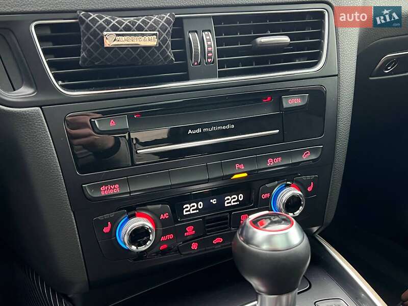 Внедорожник / Кроссовер Audi SQ5 2015 в Киеве