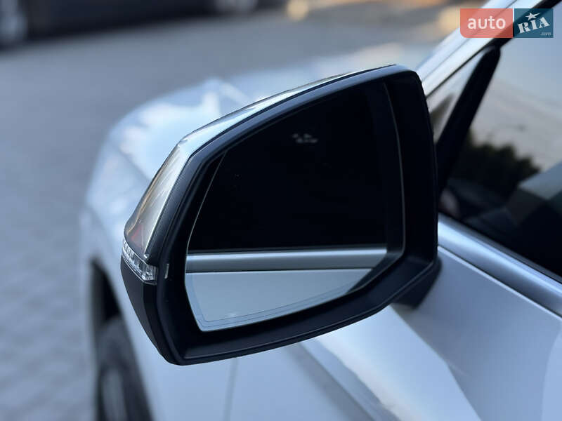 Внедорожник / Кроссовер Audi SQ5 2017 в Тернополе