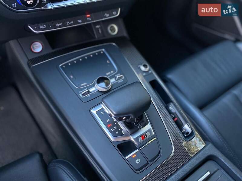 Внедорожник / Кроссовер Audi SQ5 2019 в Киеве