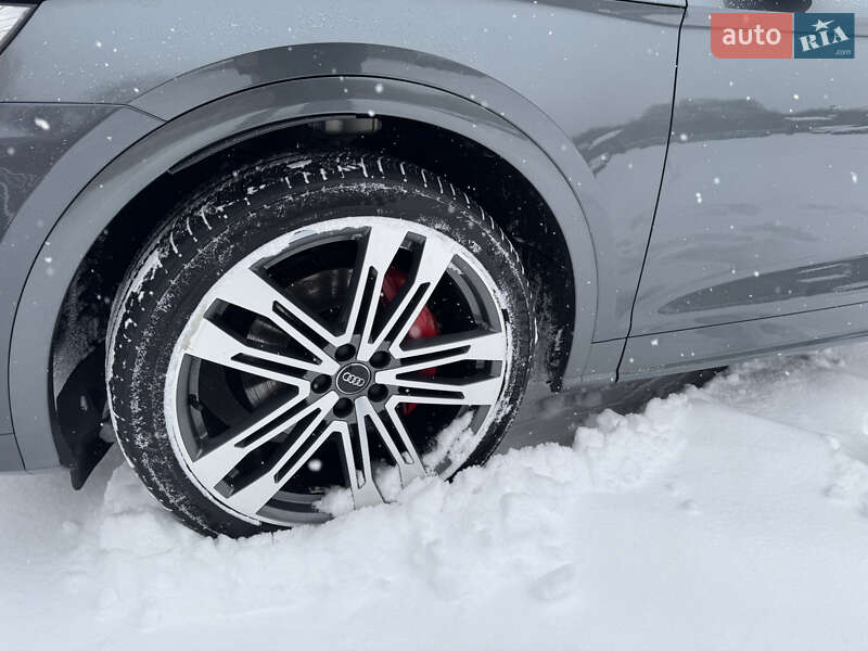 Внедорожник / Кроссовер Audi SQ5 2018 в Луцке