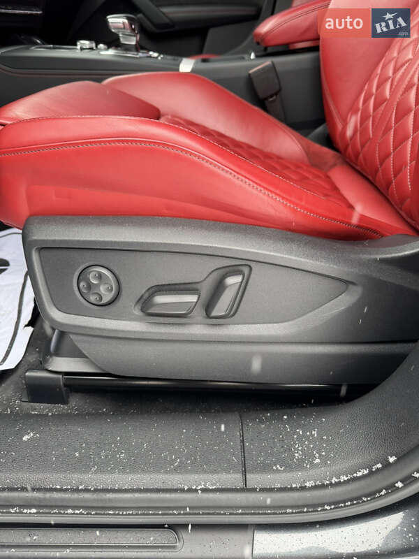 Внедорожник / Кроссовер Audi SQ5 2018 в Луцке