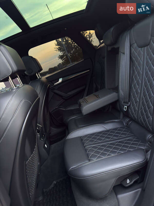 Внедорожник / Кроссовер Audi SQ5 2017 в Кривом Роге