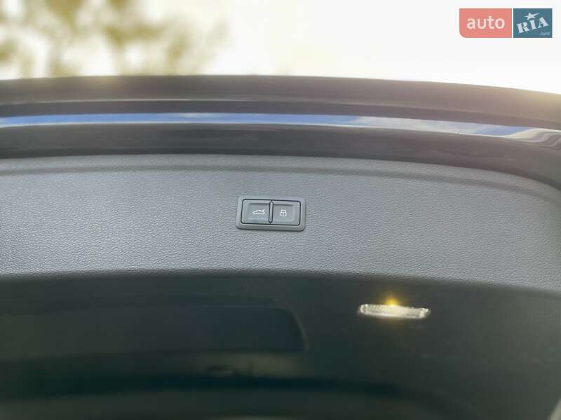 Внедорожник / Кроссовер Audi SQ5 2019 в Киеве