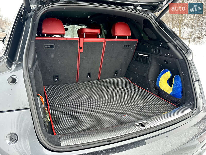 Позашляховик / Кросовер Audi SQ5 2018 в Дніпрі