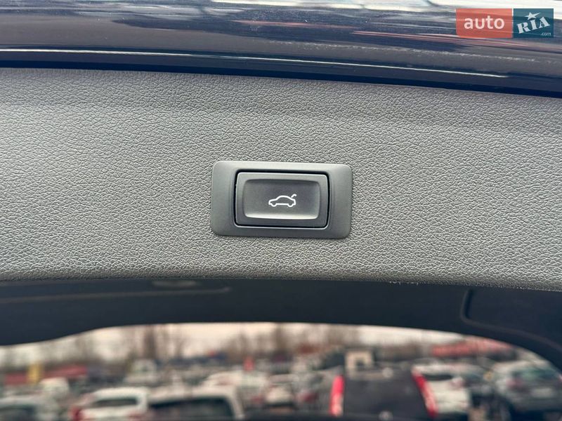 Внедорожник / Кроссовер Audi SQ5 2015 в Киеве