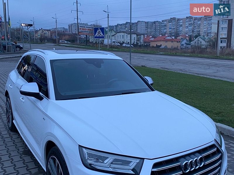 Внедорожник / Кроссовер Audi SQ5 2017 в Хмельницком