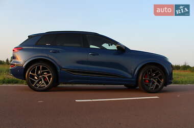 Внедорожник / Кроссовер Audi SQ6 e-tron 2024 в 