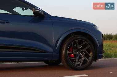 Внедорожник / Кроссовер Audi SQ6 e-tron 2024 в 