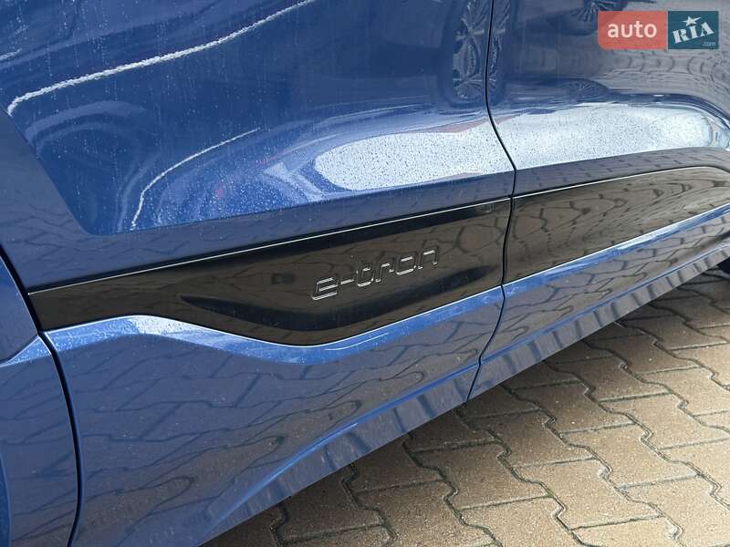 Позашляховик / Кросовер Audi SQ6 Sportback e-tron 2024 в Чернівцях