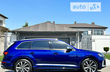Внедорожник / Кроссовер Audi SQ7 2021 в 