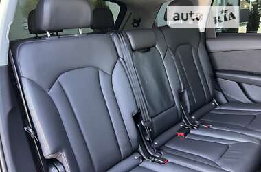 Внедорожник / Кроссовер Audi SQ7 2016 в 