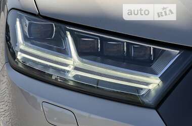 Внедорожник / Кроссовер Audi SQ7 2016 в 