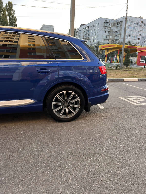 Позашляховик / Кросовер Audi SQ7 2017 в Києві