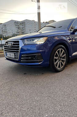 Внедорожник / Кроссовер Audi SQ7 2017 в 