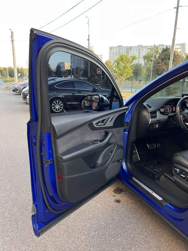 Позашляховик / Кросовер Audi SQ7 2017 в Києві
