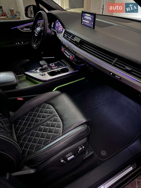 Внедорожник / Кроссовер Audi SQ7 2017 в Мукачево