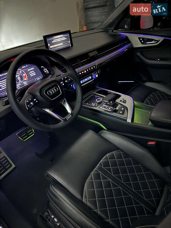 Внедорожник / Кроссовер Audi SQ7 2017 в Мукачево