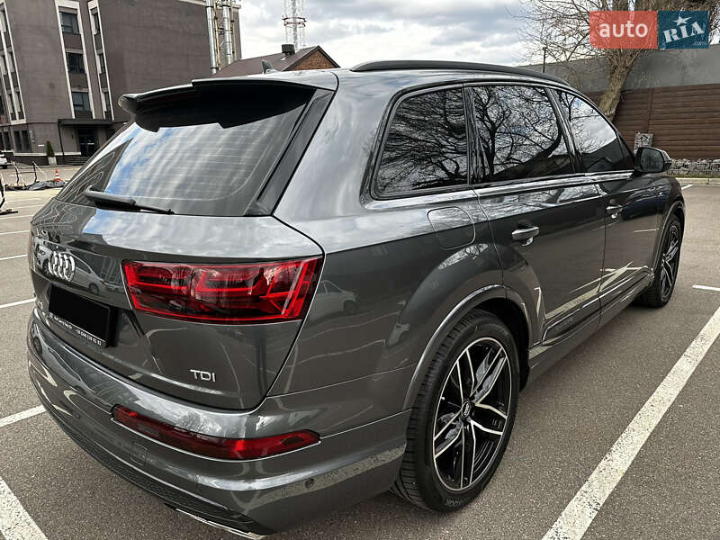 Внедорожник / Кроссовер Audi SQ7 2018 в 