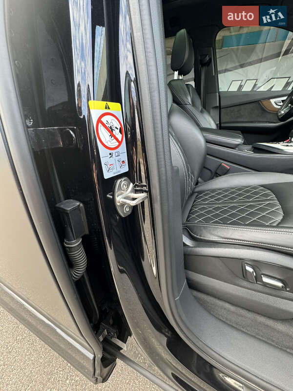 Внедорожник / Кроссовер Audi SQ7 2018 в Киеве