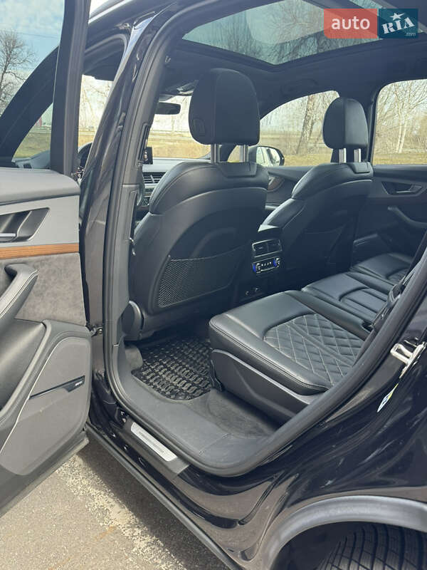 Внедорожник / Кроссовер Audi SQ7 2018 в Киеве