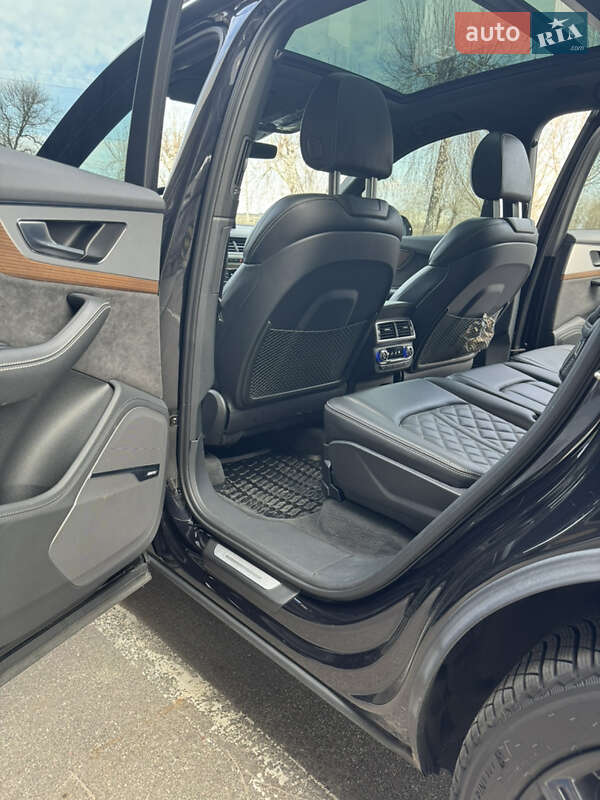 Внедорожник / Кроссовер Audi SQ7 2018 в Киеве