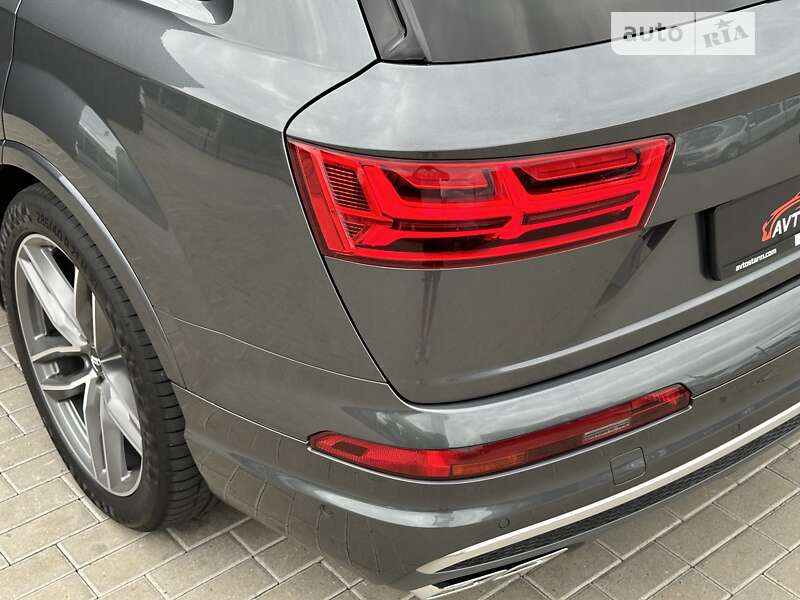 Позашляховик / Кросовер Audi SQ7 2017 в Мукачевому
